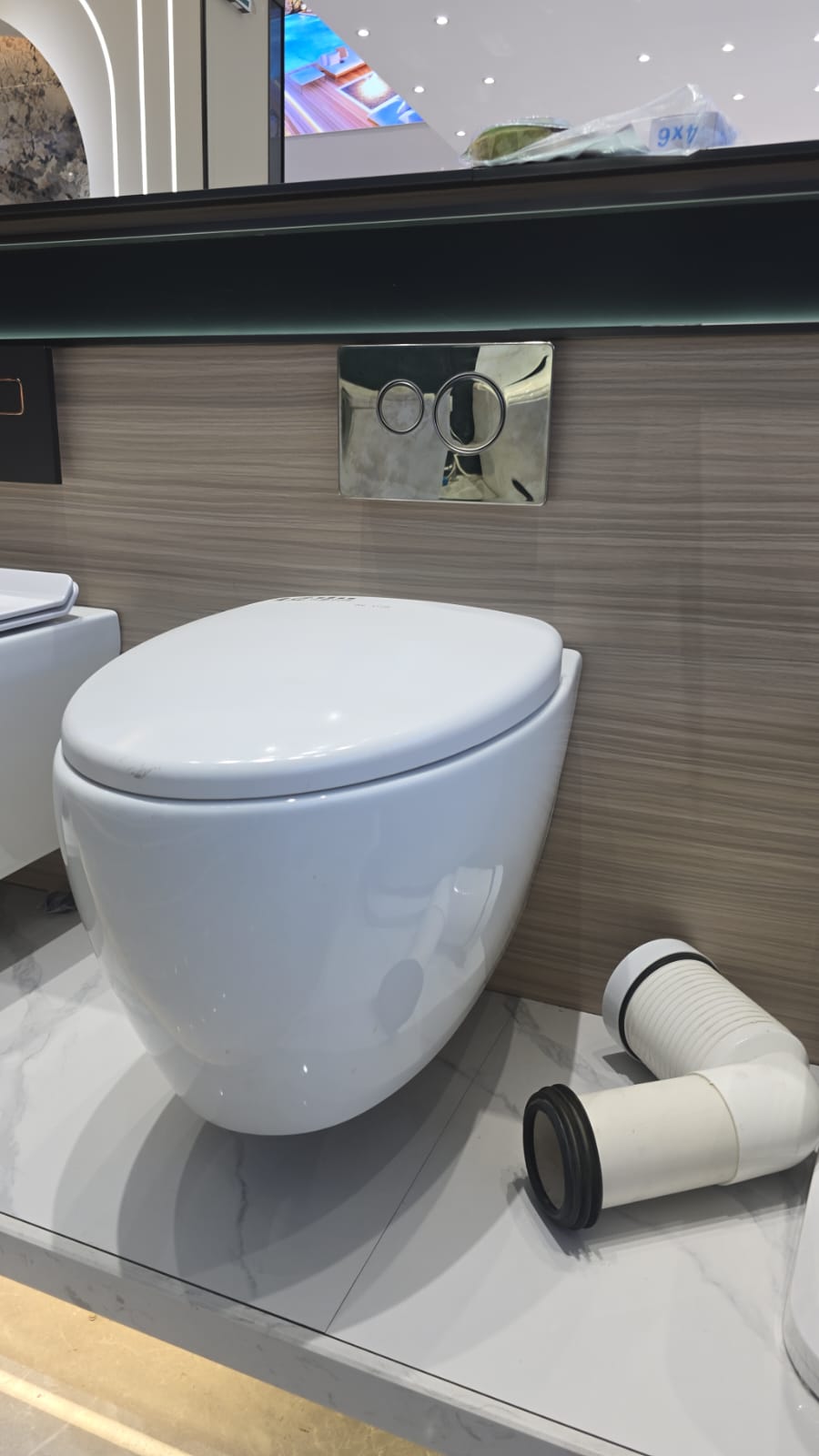 Ovo Wall-Hung WC