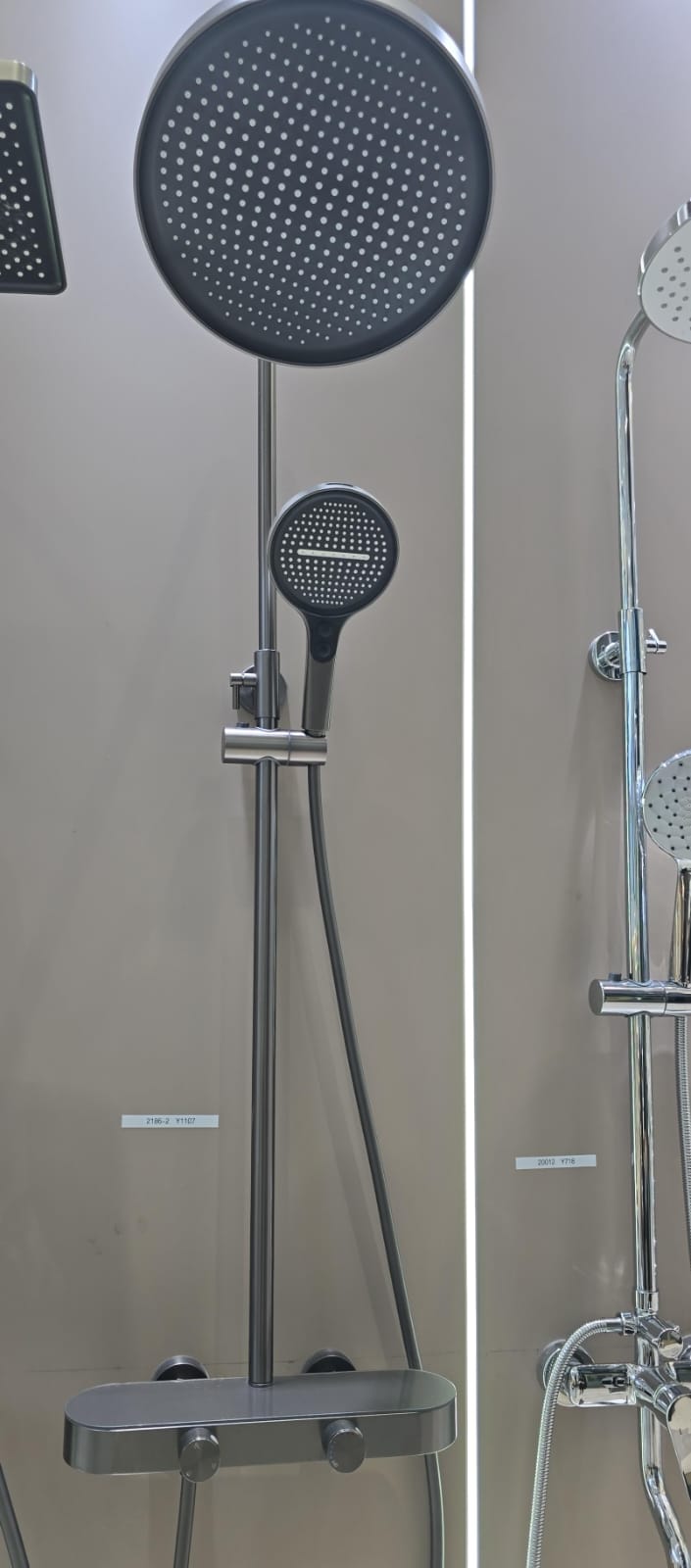 Round Rainfall Shower Column — Graphite